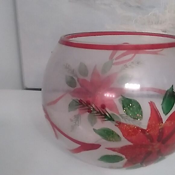 Poinsettia Glass Bowl #1 - Picture 4 of 6
